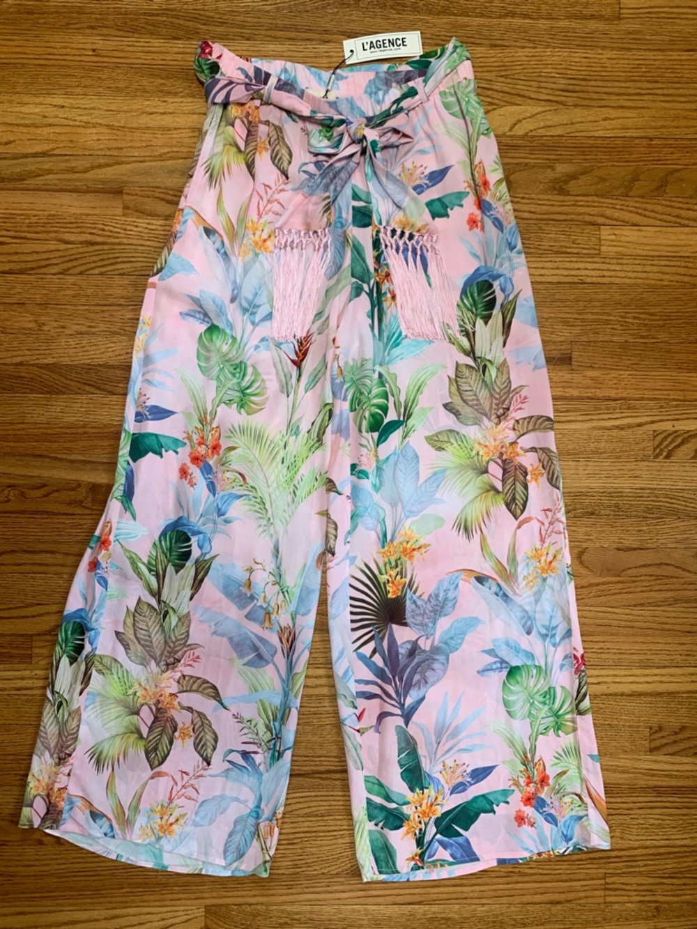 L’AGENCE swim coverup pants - Geraldine light pink beach pants colorful palms
